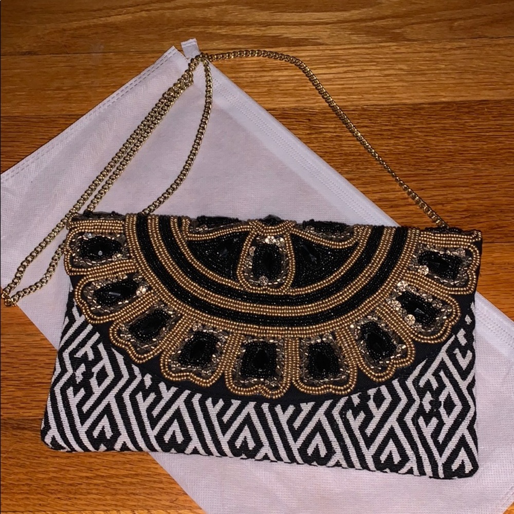 NWOT Beaded Clutch with removable chain
